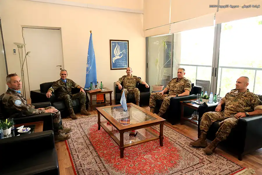 Image from 961 News 🇱🇧: زار قائد الجيش العماد رودولف هيكل مقر اليونيفيل في الناقورة، حيث التقى...