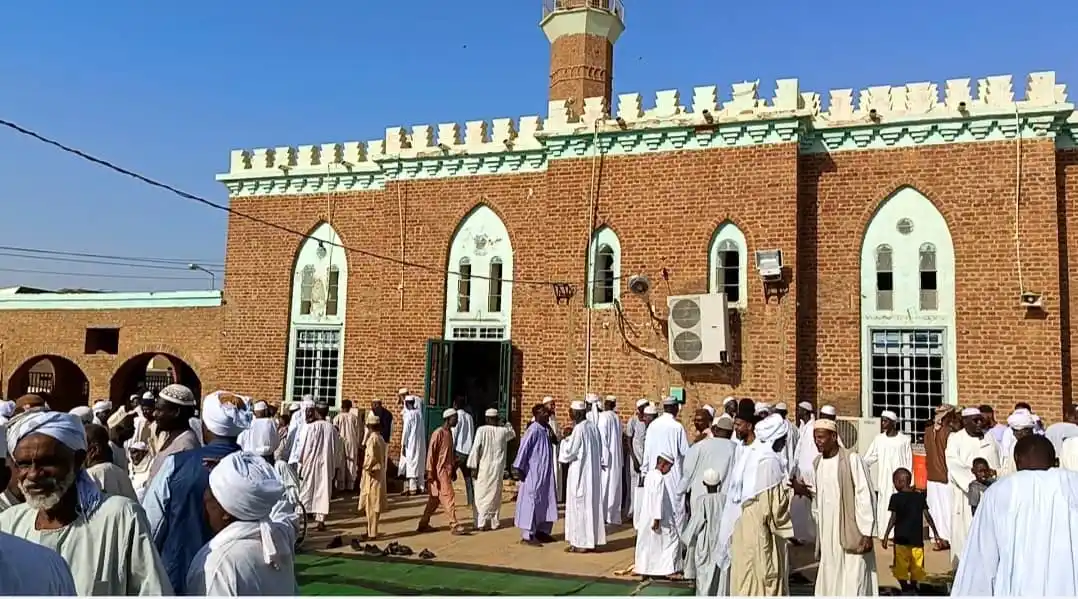 Image from اعلام حكومة ولاية الخرطوم Khartoum State Government Media: أهالي توتي يؤدون صلاة العيد بعد عامين من تقتيل وإرهاب وازلال مواطني ا...