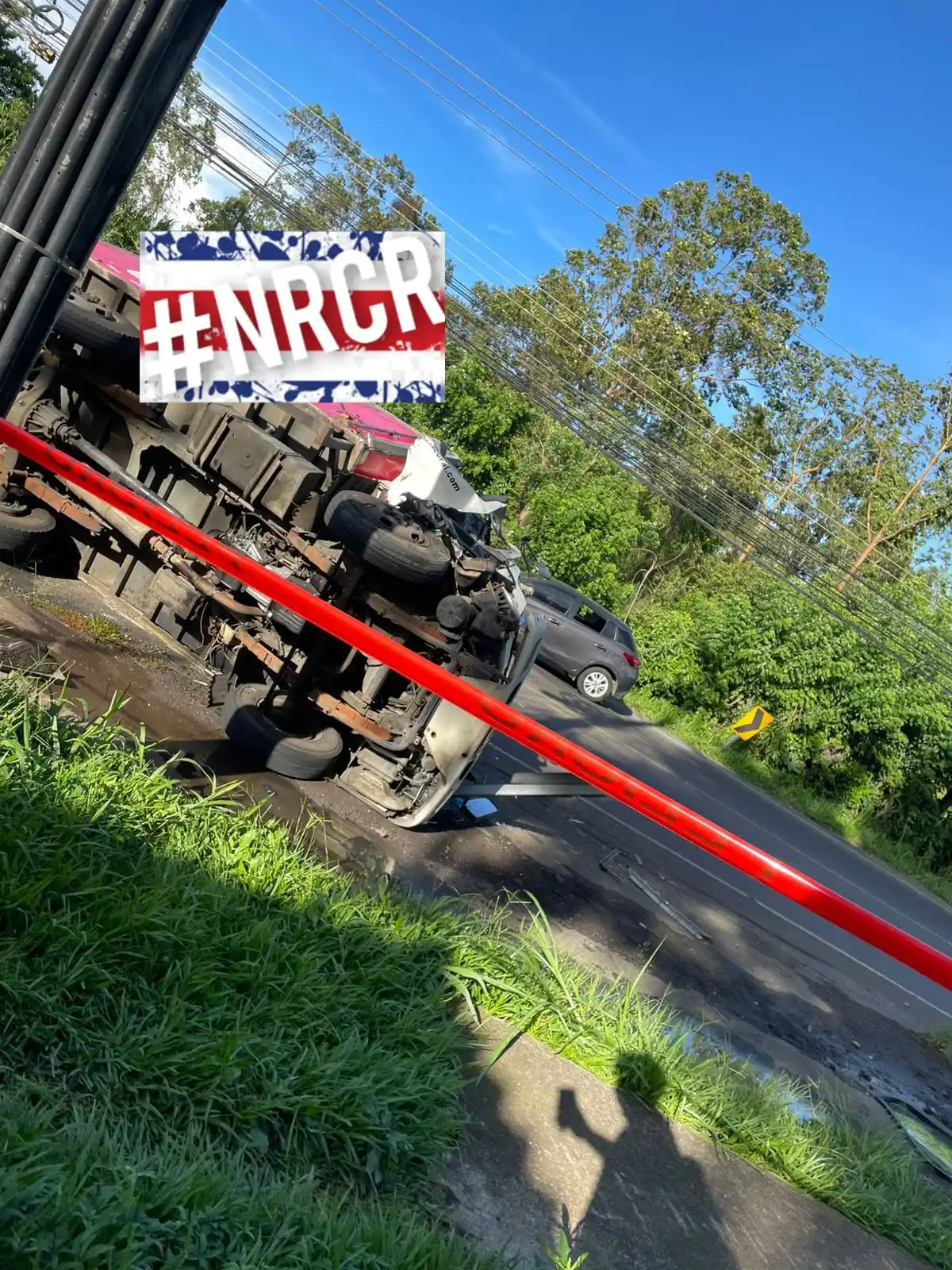 Image from Noticias Reales Costa Rica: Heredia Barreal frente antigua Pepsi colisión de 2 camiones con resul...