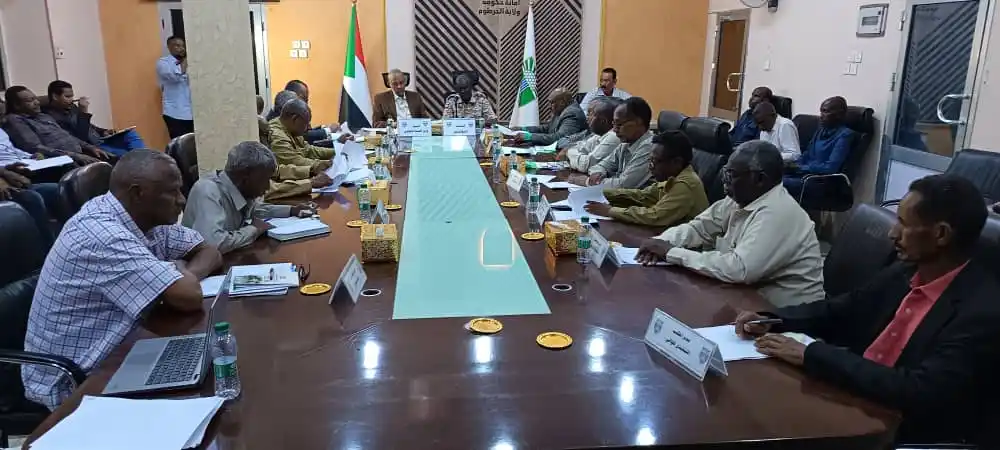 Image from اعلام حكومة ولاية الخرطوم Khartoum State Government Media: خلال اجتماع الطوارئ برئاسة والي الخرطوم ومشاركة وزير الصحة الاتحادي *...