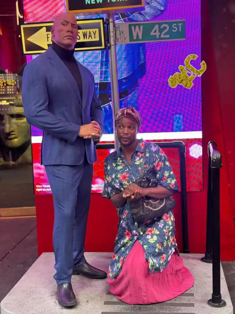 Image from AFRICANCELEBZ_OFFICIAL ✅️: 🇿🇼 PLEASE SHARE *📰Comedian Mama Vee meets wrestler & actor Dwayne ...