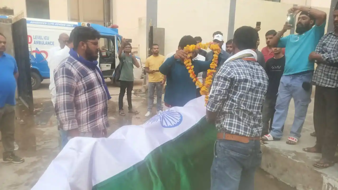Image from AIRTU ALL ZONE OFFICIAL / ALL INDIA RAILWAY Trackmaintainer UNION Official Channel: आज हैदराबाद डीव्हिजन के उमरि सेक्शन मे हमारे साथी विजेंदर कुमार बैरवा ...