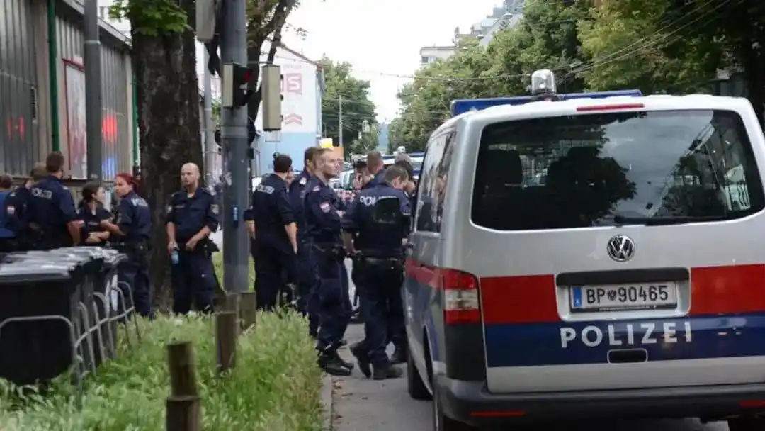 Image from Mynet: 🔴 Avusturya’da bir okulda katliam yaşandı. Silahlı saldırıda en 8 kiş...