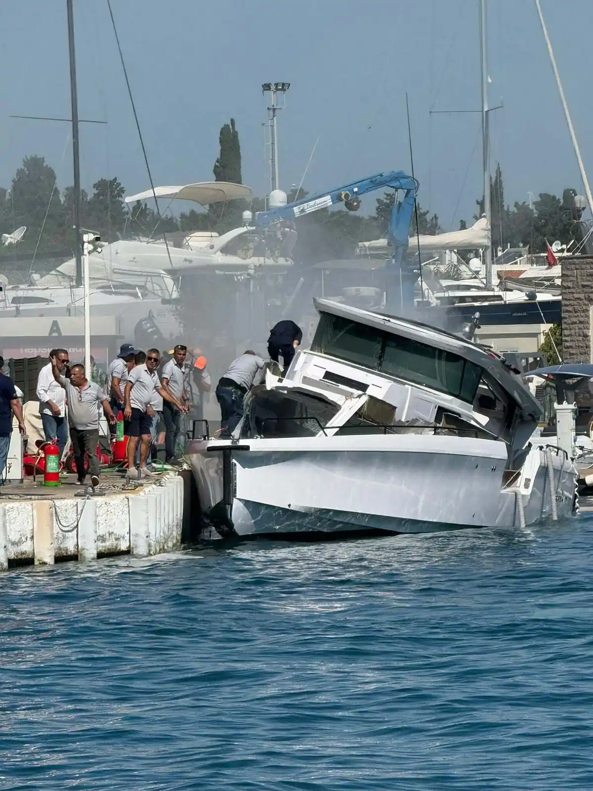 Image from Mynet: 🔴 Bodrum Marina'ya yakıt ikmali için yaklaşan teknede henüz belirlene...