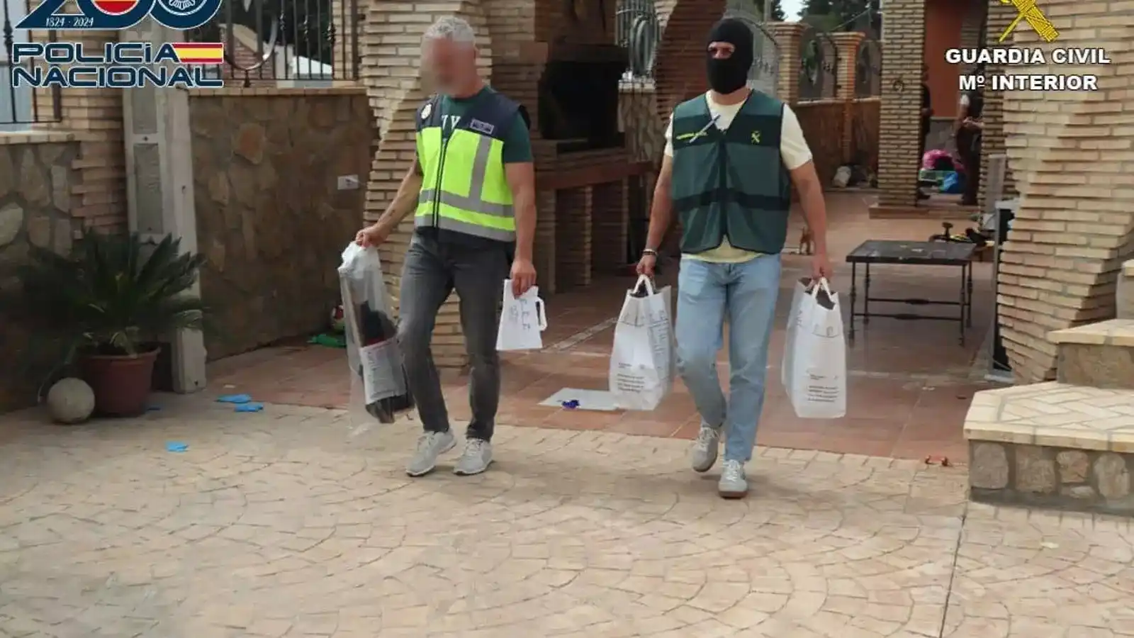 Image from Diario de Cádiz: 📌 ¡Buenas tardes! *'Tele-coca' servida por hijos menores de edad y un...