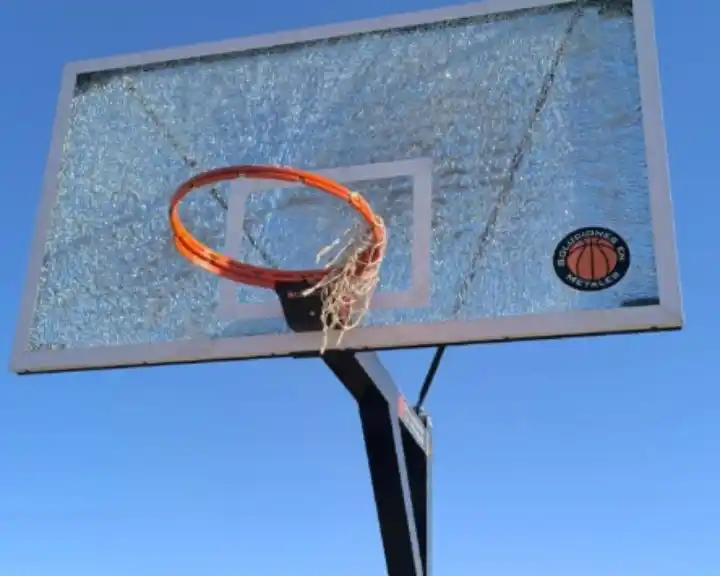 Image from Diario SINTESIS: Denuncian vandalismo en el playón comunal de Ricardone https://www.di...