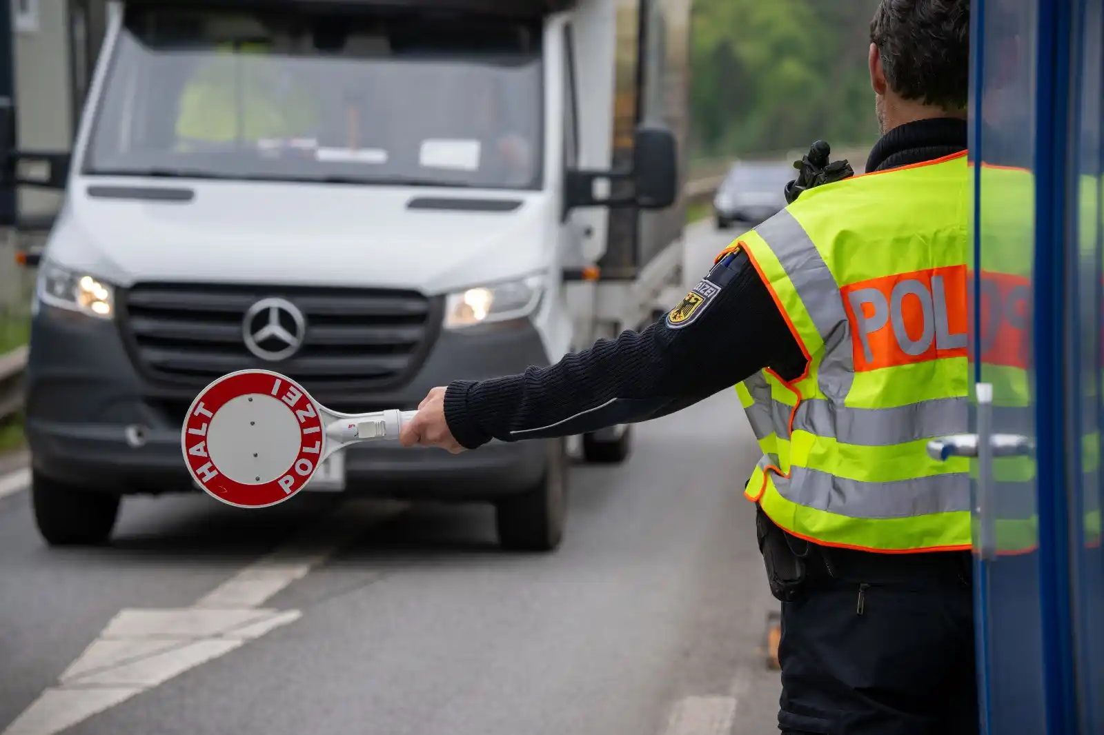 Image from FAZ: Hallo zusammen, „kein Verwaltungsgericht bestimmt im Eilverfahren die...