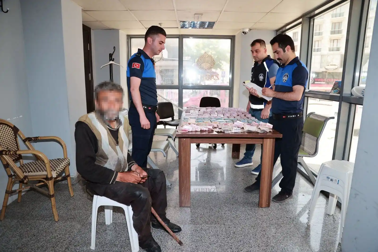 Image from Mynet: 🔴 Kocaeli’nin Gebze ilçesinde dilencilik yaptığı tespit edilen kişini...