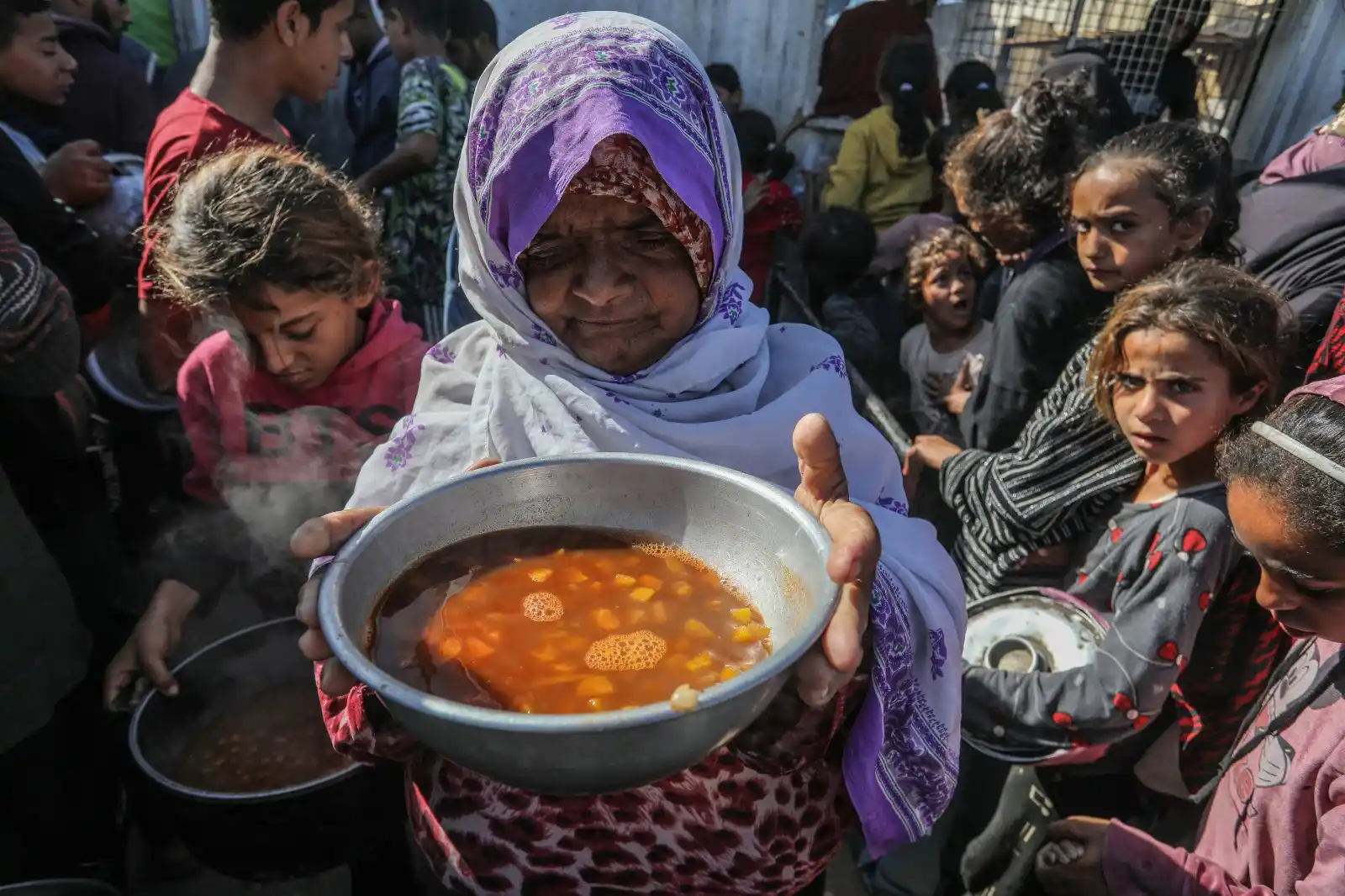 Image from FAZ: 🎧 *Unsere Hörempfehlung:* *Der Gaza-Krieg* wirft lange Schatten. Wi...