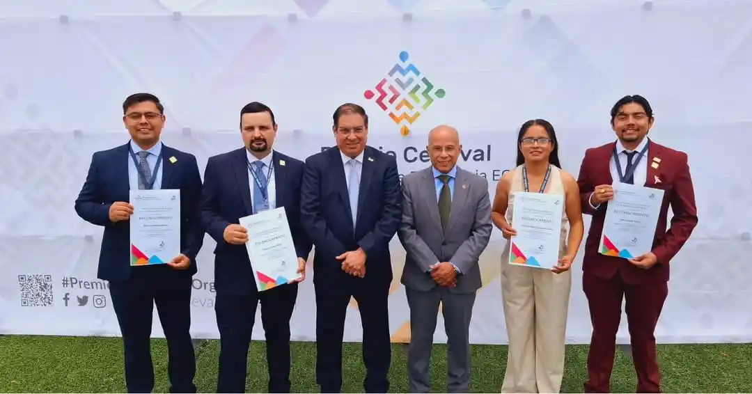 Image from FedMVZ: En representación de nuestra presidente, el Dr. Gustavo Moreno, Vicepr...