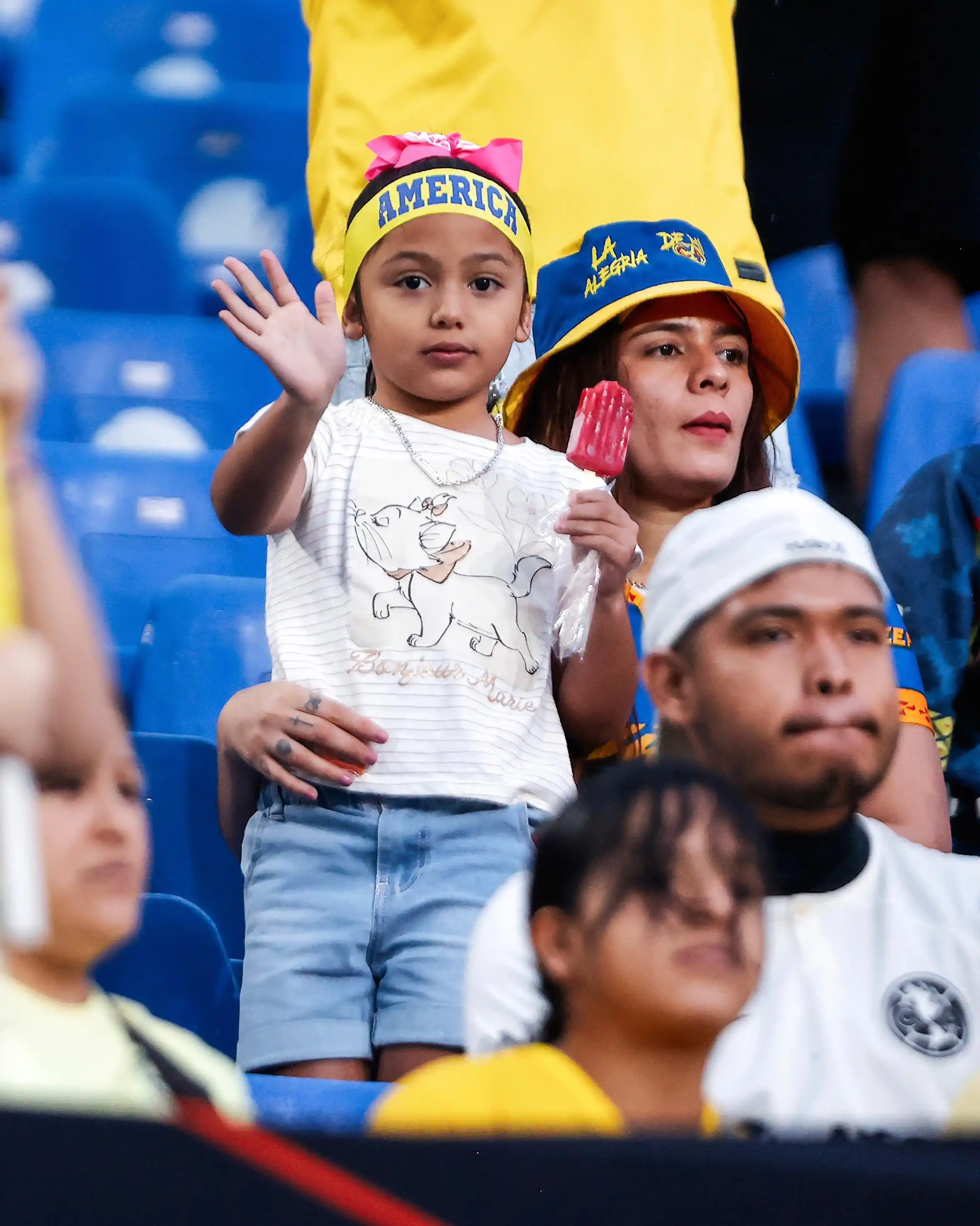 Image from América Femenil: Gracias afición por seguir siempre estos colores. <a class="text-blu...