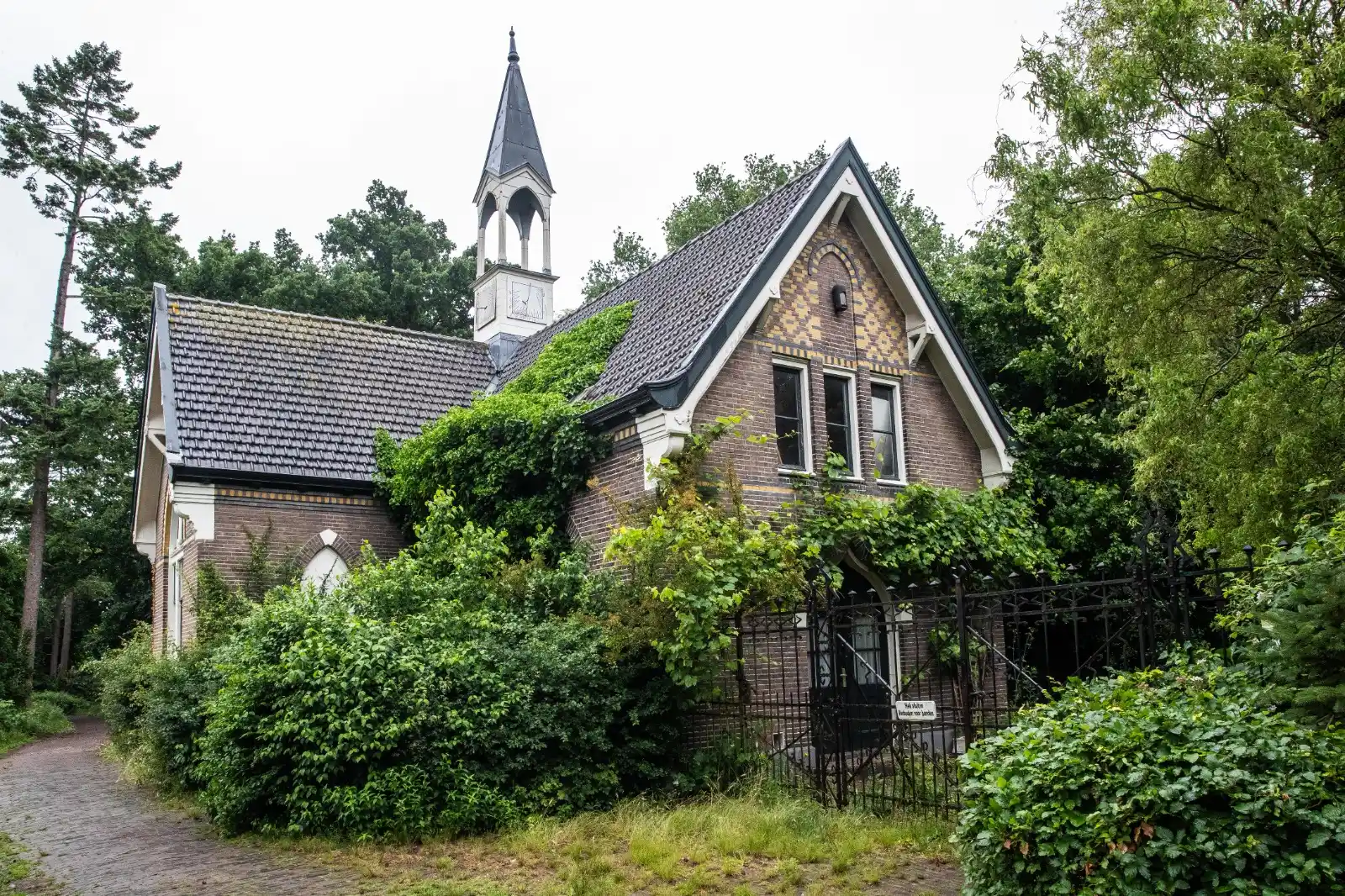 Image from De Stentor: *Huis te koop op opvallende plek* 🏡 Altijd al gedroomd van wonen met...