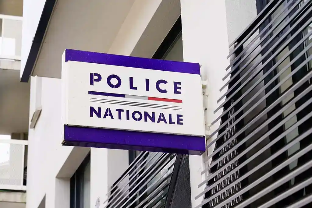 Image from Actu17: Policier grièvement blessé à Coutances : l'auteur présumé des tirs de ...