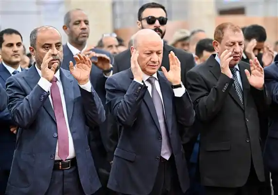 Image from الصحوة نت: *رئيس مجلس القيادة يؤدي في عدن مع جموع المصلين صلاة عيد الأضحى المبارك...
