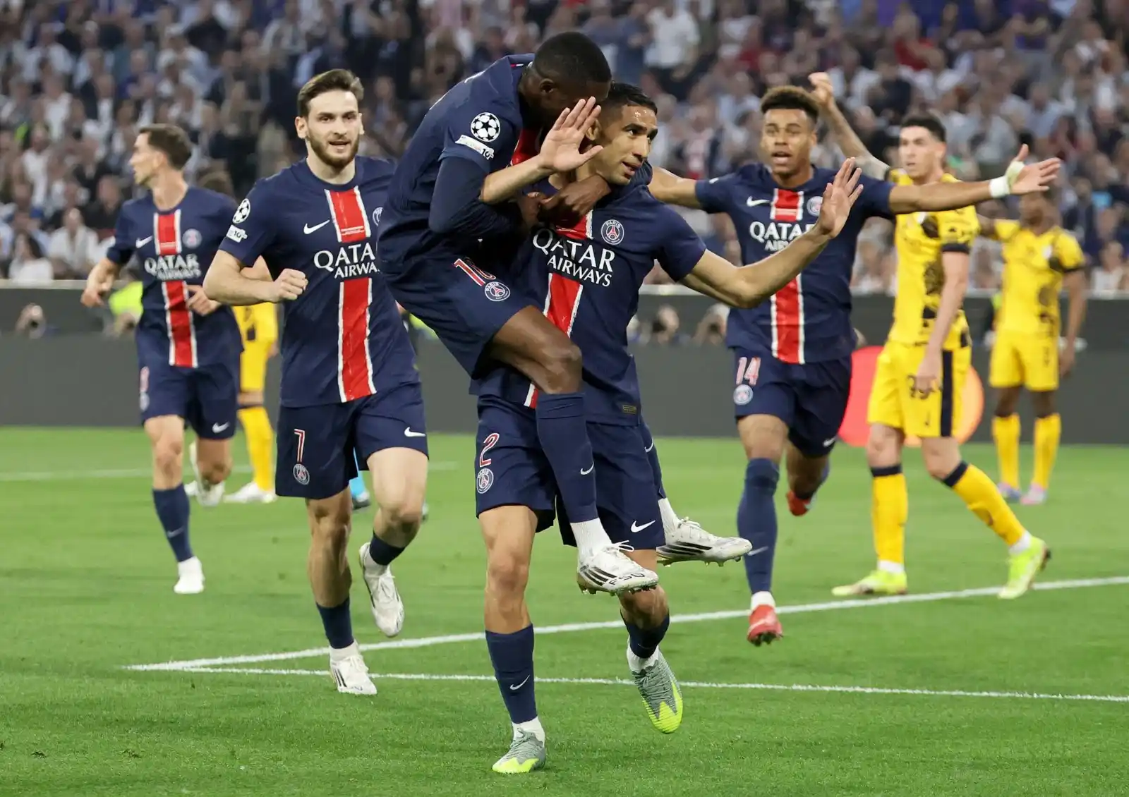 Image from Tiempo de Juego COPE: ⏰ ¡DESCANSO! 🇫🇷 PSG 2 - 0 INTER 🇮🇹 ⚽️ Achraf 12' ⚽ ️Doué 21' 🔴 Y...