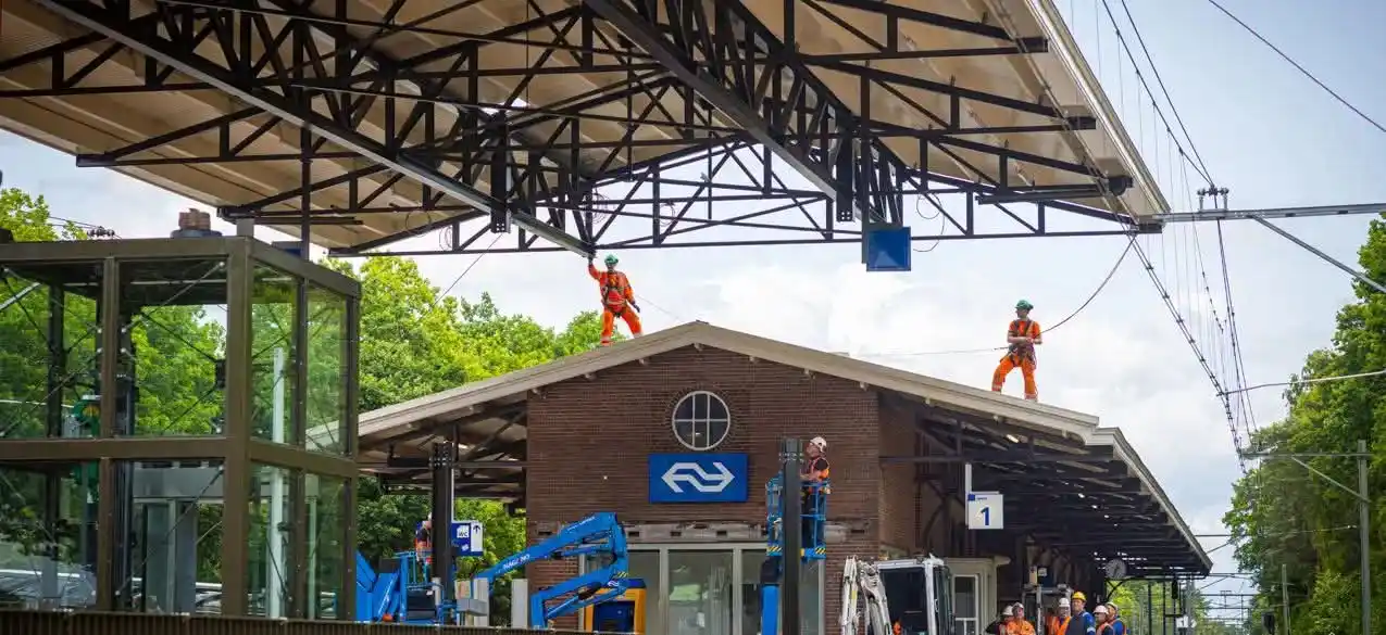 Image from Hulz Media: Geslaagd weekend met werkzaamheden in Nunspeet, maar lift nog buiten g...