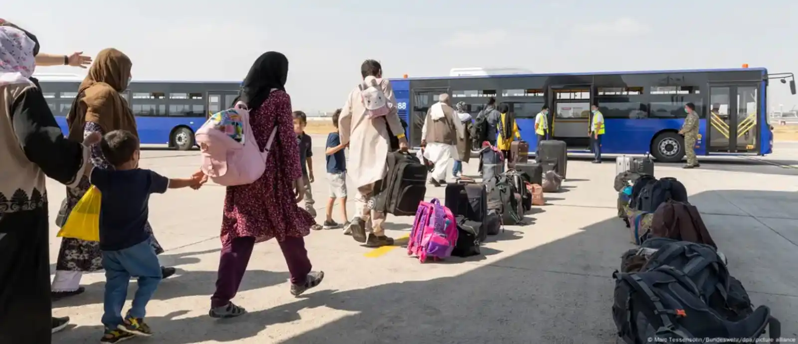 Image from Migrant Resource Centre مرکز معلومات مهاجرت MRC: آلمان به انتقال ۲۵۰۰ پناهجوی افغان از پاکستان متعهد است دولت جدید آلما...