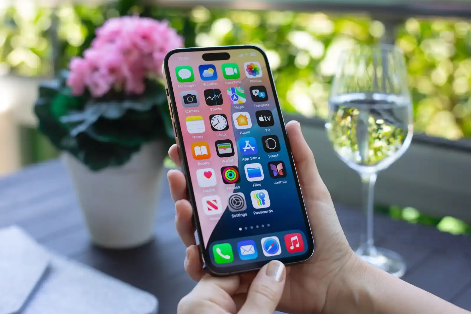 Image from Les Numériques: Avant l’annonce d’iOS 26, une dernière rumeur est venue préciser l’ave...