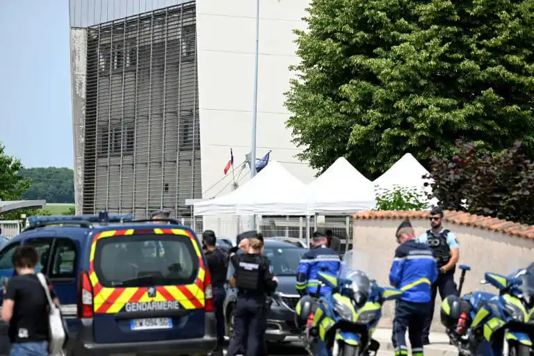 Image from Central News South Africa: 🔴France eyes social media ban for under-15s after school stabbing🔴 ...