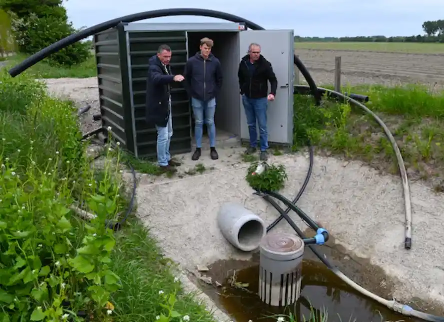 Image from PZC: *Gebrek aan zoet water is een van de grootste problemen voor de Zeeuws...