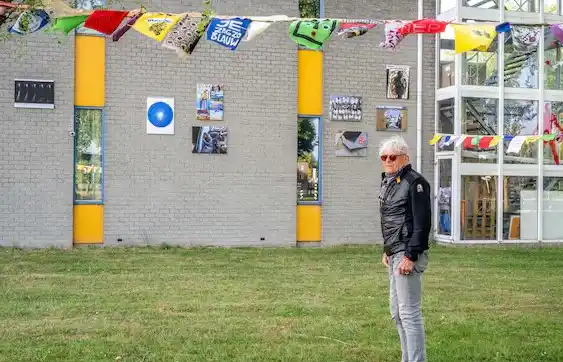 Image from PZC: Het ‘aanstootgevende’ kunstwerk met de *Israëlische vlag en het woord ...