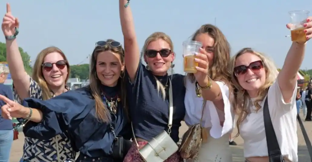 Image from PZC: Het leek wel alsof er *in Zeeland een festivalbom* was gebarsten. Op v...