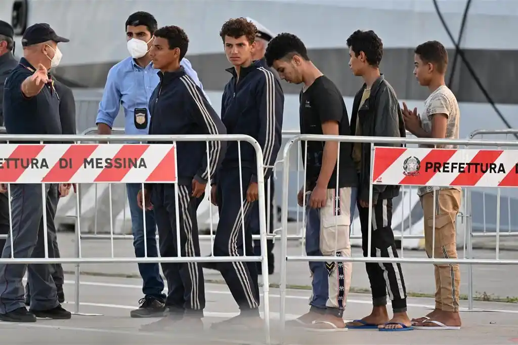 Image from Avvenire: *Migranti. Sorpresa: tornano a crescere gli sbarchi in Italia. Il picc...