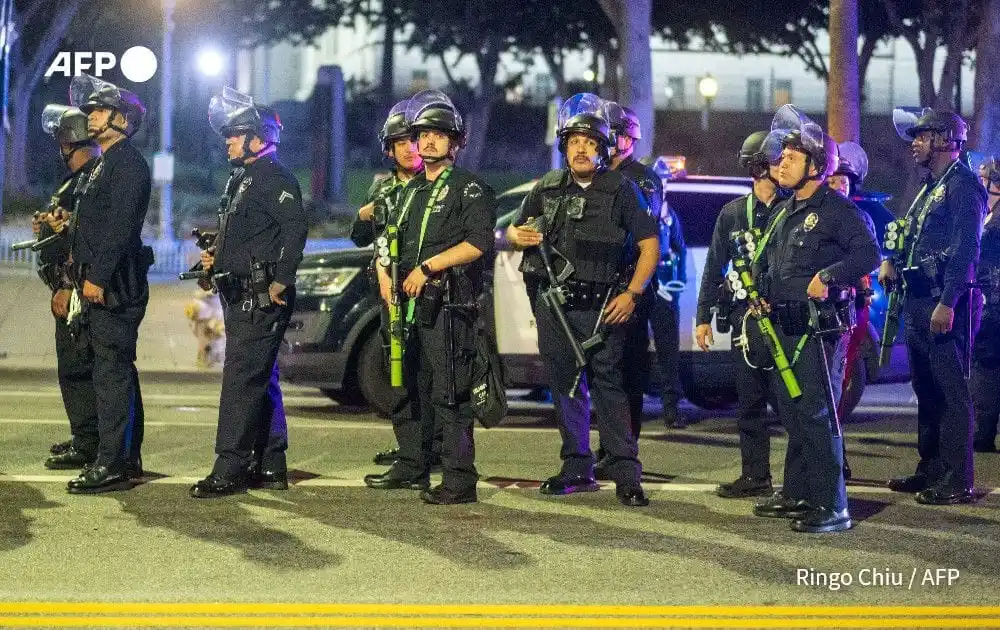 Image from Central News South Africa: 🔴Police make ‘mass arrests’ in LA during nighttime curfew🔴 Los Ange...