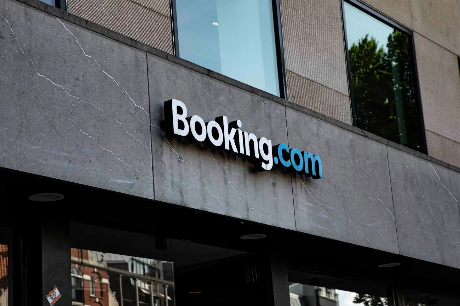 Image from Open Privilege : [WORLD] Booking.com users are being targeted in a wave of AI-powered p...