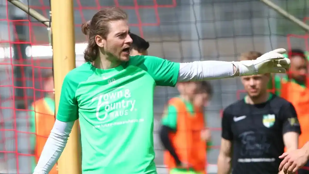 Image from MOZ-Sport: ⚽ *Fußball Landesliga: Früher Platzverweis für Zepernick – Buckow ruts...