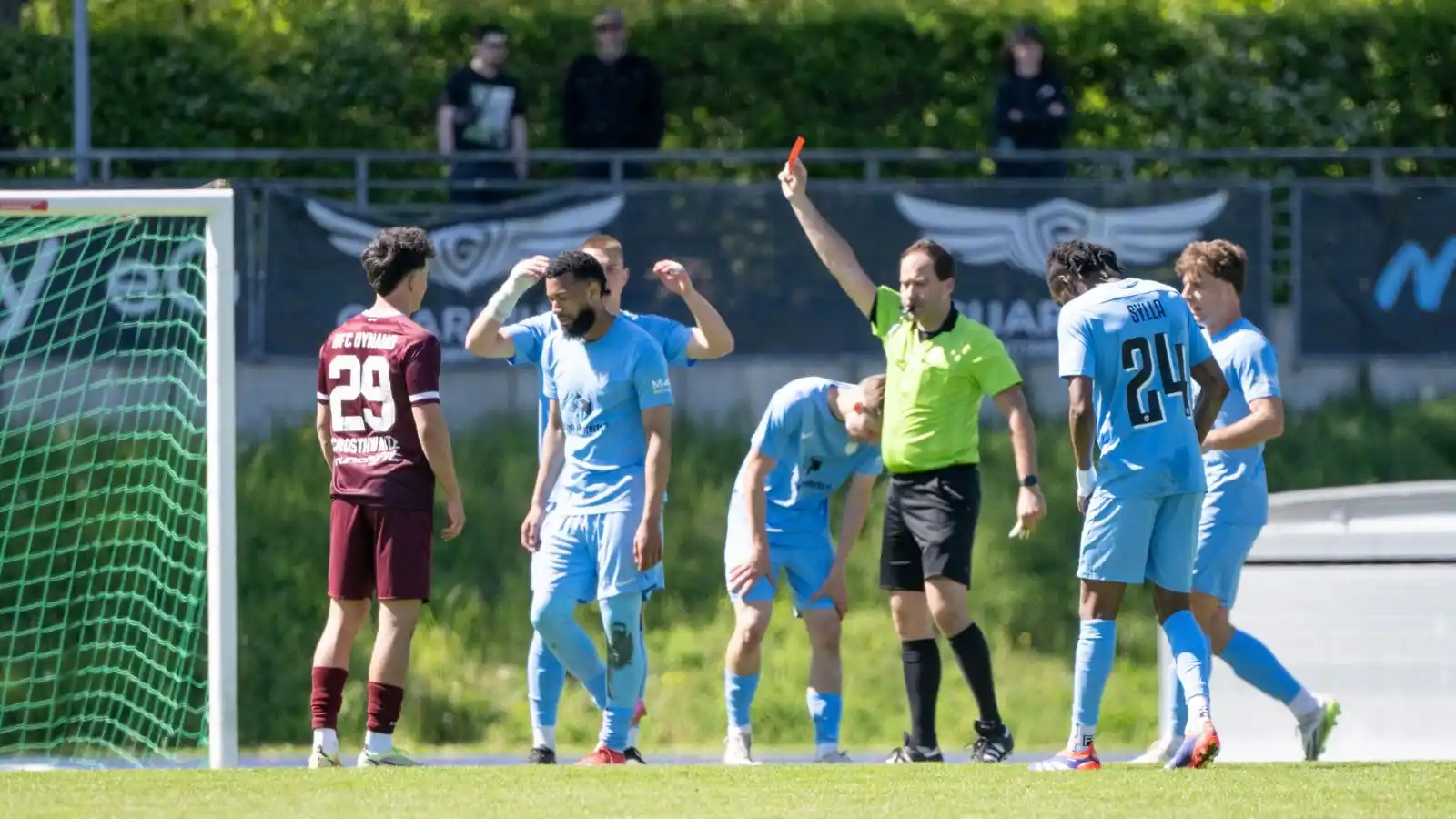 Image from MOZ-Sport: ⚽ *Fußball Oberliga: Viktoria Berlin in der Krise – Sportchef Boateng ...