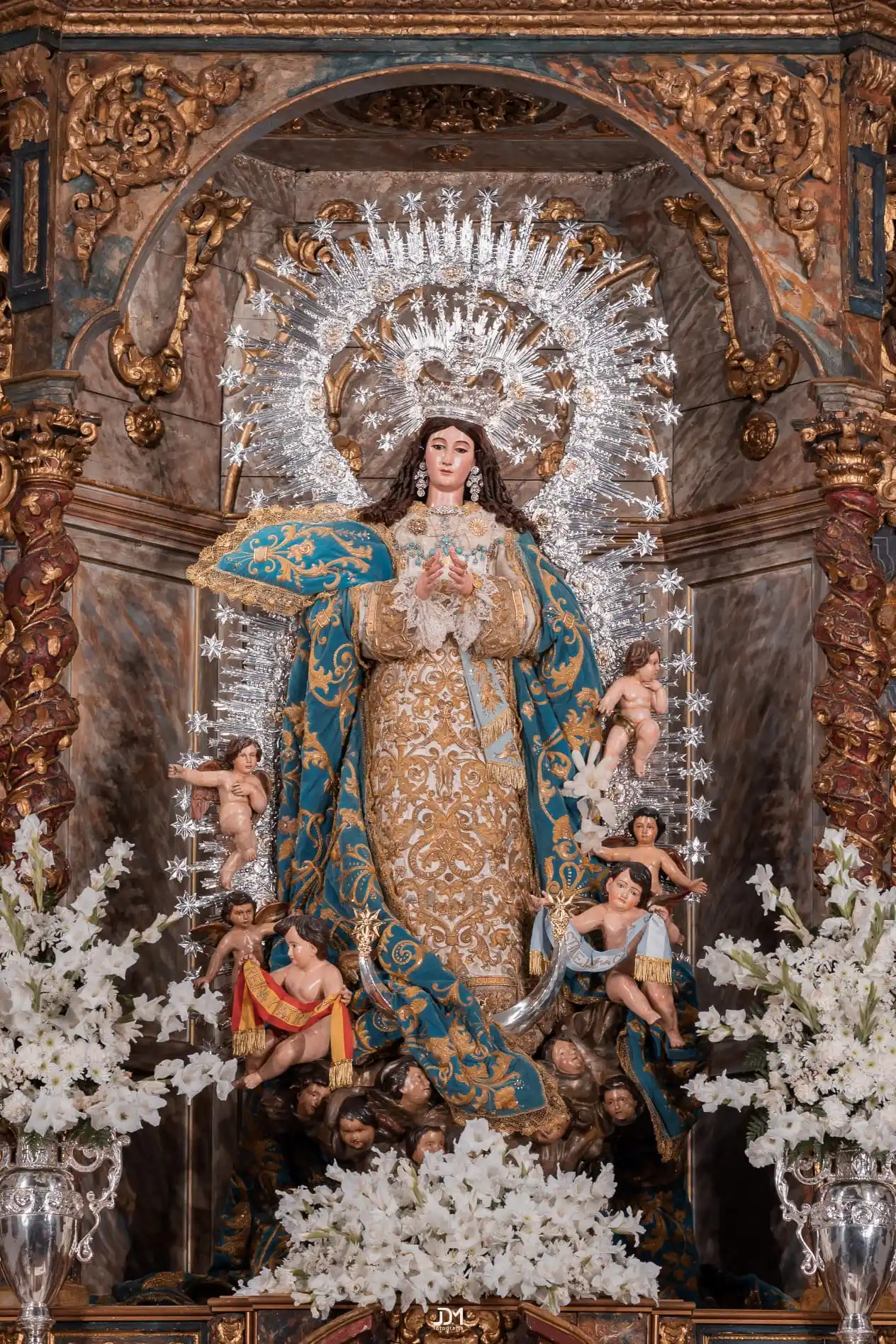 Image from Hermandad de la Calle Real: 🔵La Patrona de Castilleja de la Cuesta preside de nuevo el Altar Mayo...