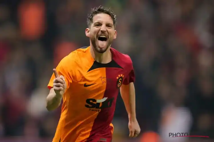 Image from Voetbalkrant.com:  🎥 Wat een afscheid! Dries Mertens krijgt gigantisch eerbetoon, maar ...