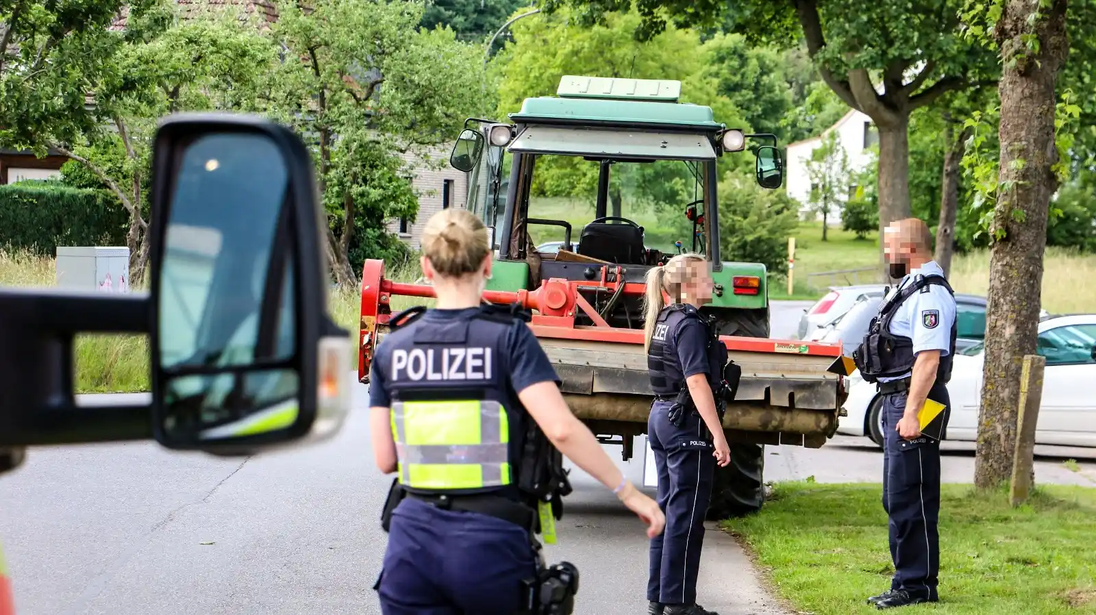 Image from NW Herford: ➡️ *9-Jähriger bei Unfall mit Trecker verletzt:* Ein Kind kollidiert i...