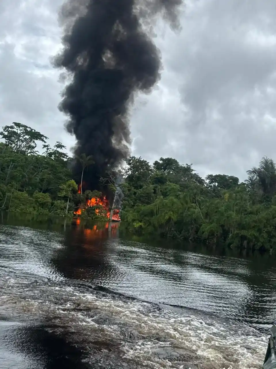 Image from ⚓️Autoridad Marítima Nacional🇵🇪: 📰El 7 de junio, durante acciones de la Policía Fluvial contra la mine...