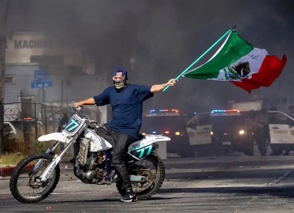 Image from Canal Izhanih: El poder del individuo organizado Lo que está ocurriendo en Californi...