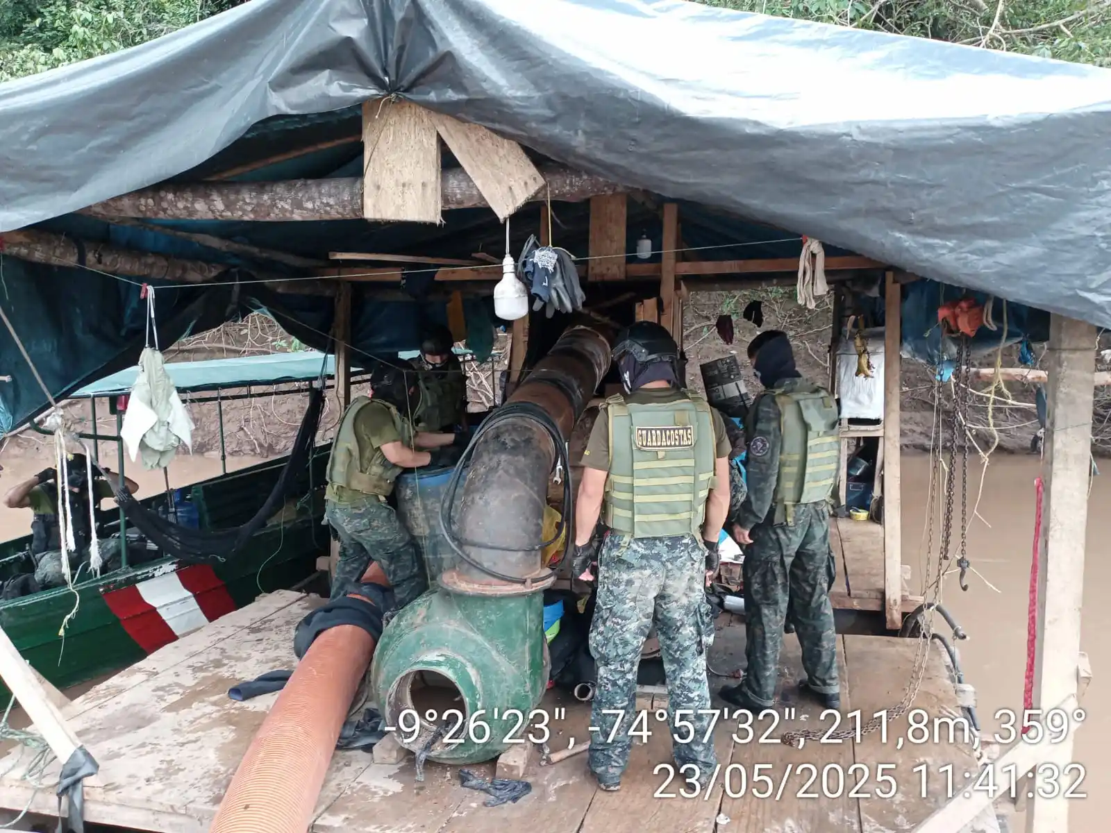 Image from ⚓️Autoridad Marítima Nacional🇵🇪: 📰En el río Pachitea, el 23 de mayo, personal de la Jefatura de Distri...
