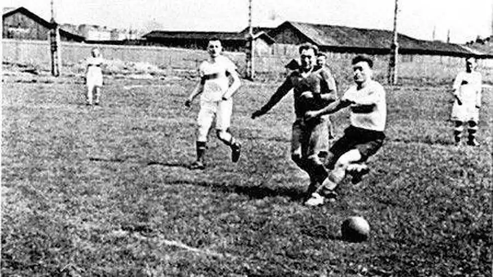 Image from Vamos a Rusia🇷🇺 🏃🏻♂️: ⚽️ *Fútbol en tiempos de guerra: la historia del partido de 1942 en Le...