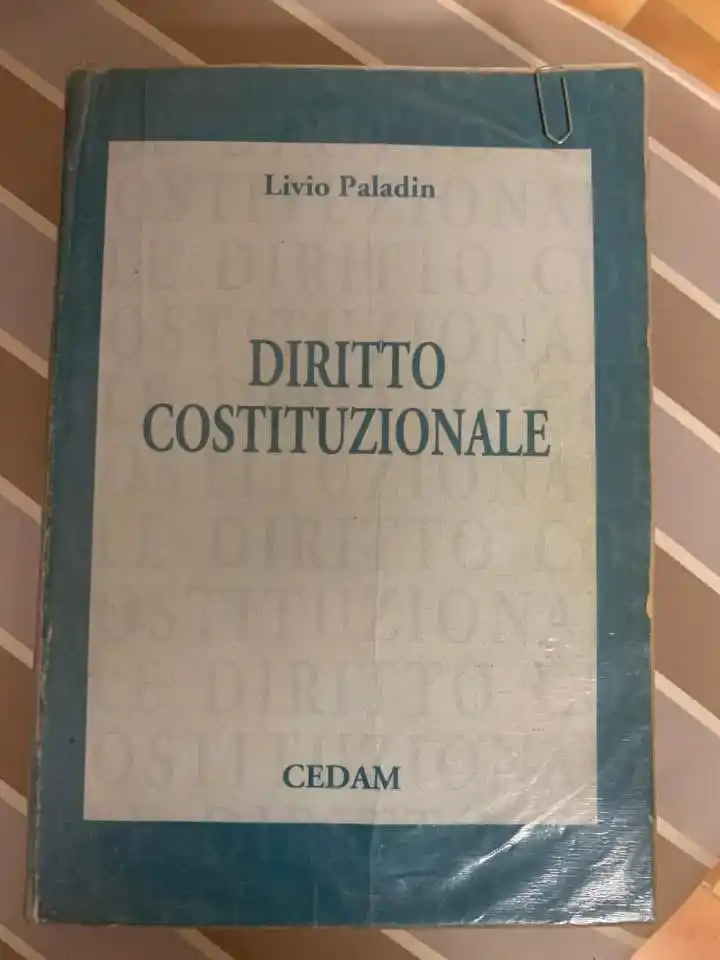 Image from Un caffè col Presidente : 📘Il libro del giorno ”Diritto costituzionale” di Livio Paladin <a cla...