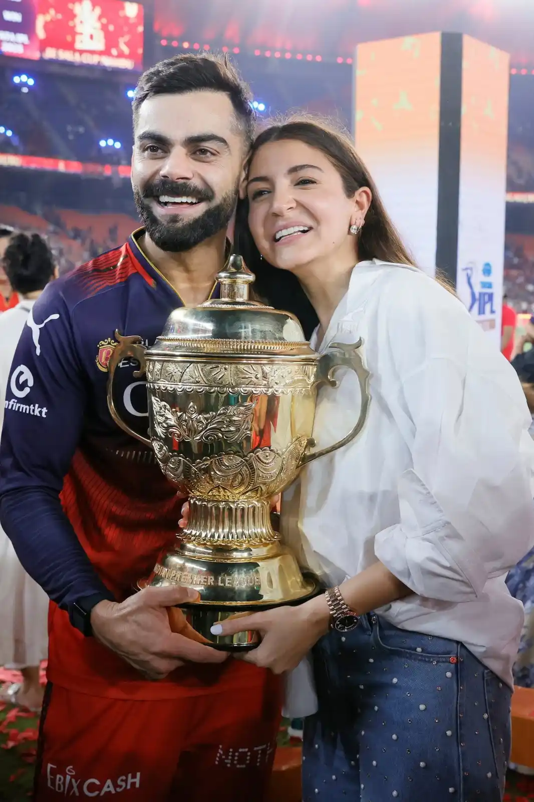 Image from Cricnewws: - Kohli & Anushka with IPL Trophy. THIS IS BEAUTIFUL..!!!! ❤️...