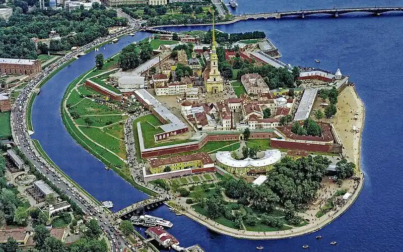 Image from Vamos a Rusia🇷🇺 🏃🏻‍♂️: ⚔️ *La historia oculta de la fortaleza de Pedro el Grande*   La Fortal...
