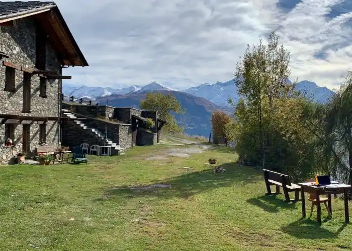 Image from AostaSera.it: *Prende forma, grazie alla condivisione, la Casa di Montagna Thouraz* ...