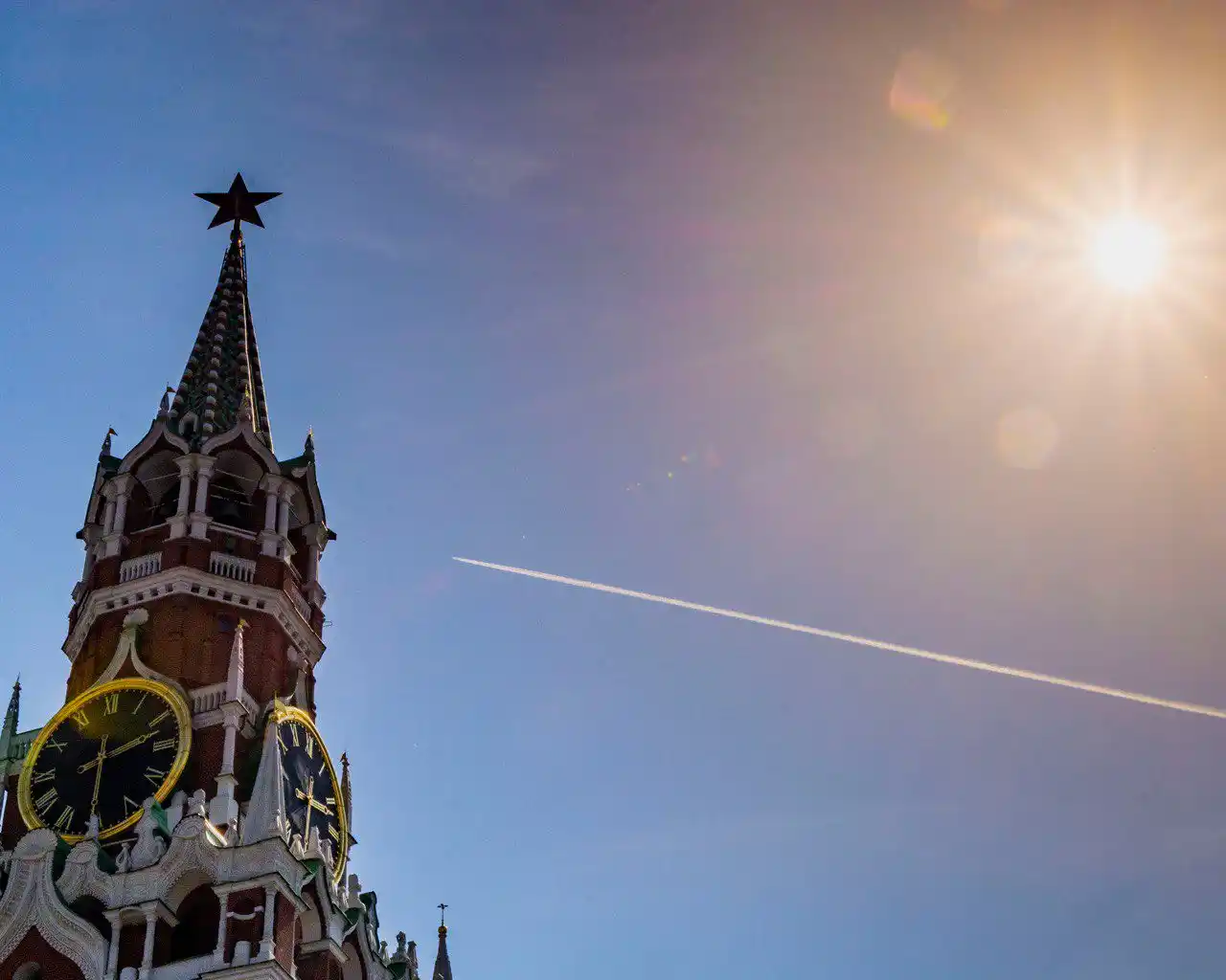 Image from Vamos a Rusia🇷🇺 🏃🏻♂️: 🇷🇺 *Cómo la campana de la Torre Spásskaya marcó el tiempo en Rusia* ...