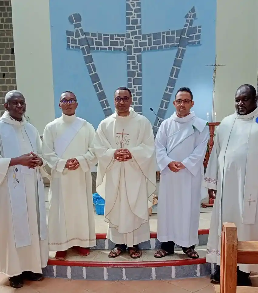 Image from Scala News - Español: ```Scala News``` *Madagascar: El Padre Hubert presenta el compromiso p...
