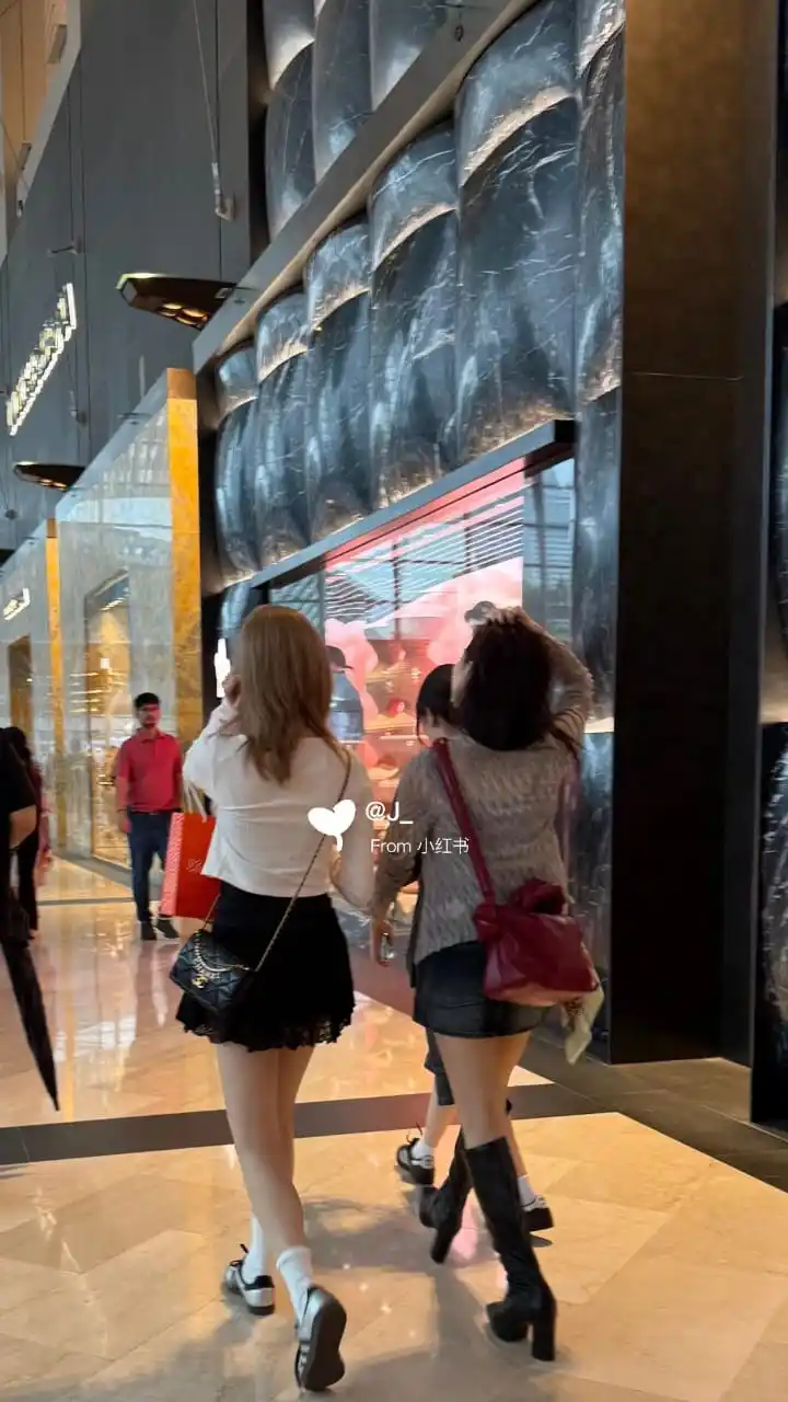 Image from rukafyi | Slow Update: 250518 - RUPHA date in Singapore 💙🦥🦌 <a class="text-blue-500 hover...