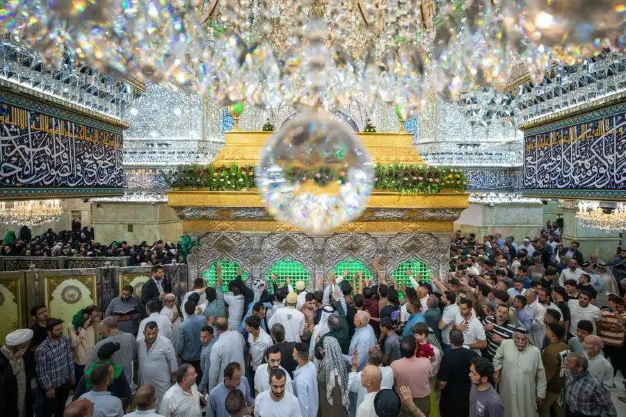Image from مركز سيد الشهداء عليه السلام: *عن جابر بن يزيد, عن أبي جعفر (ع) قال: قوله عز وجل {خاشعين من الذل ينظ...