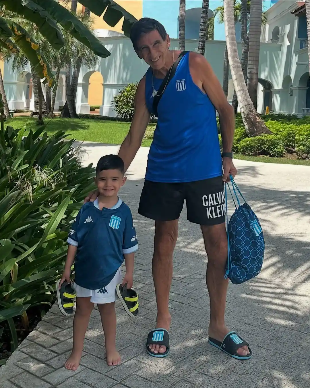 Image from El Primer Grande Racing Club: ¡CON RACING A TODOS LADOS! 😍 Gustavo Costas, junto a su hijo Gustavi...