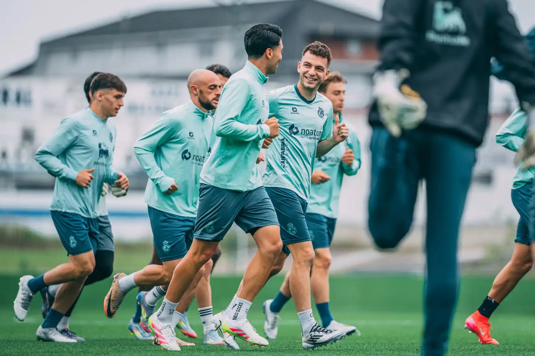 Image from Real Racing Club: 🔋 Entrenamiento en las Instalaciones Nando Yosu para el Racing tras e...