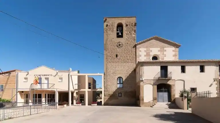 Image from CADENA COPE: 🇫🇷 El pueblo de Huesca que puso una bandera de Francia en su ayuntam...
