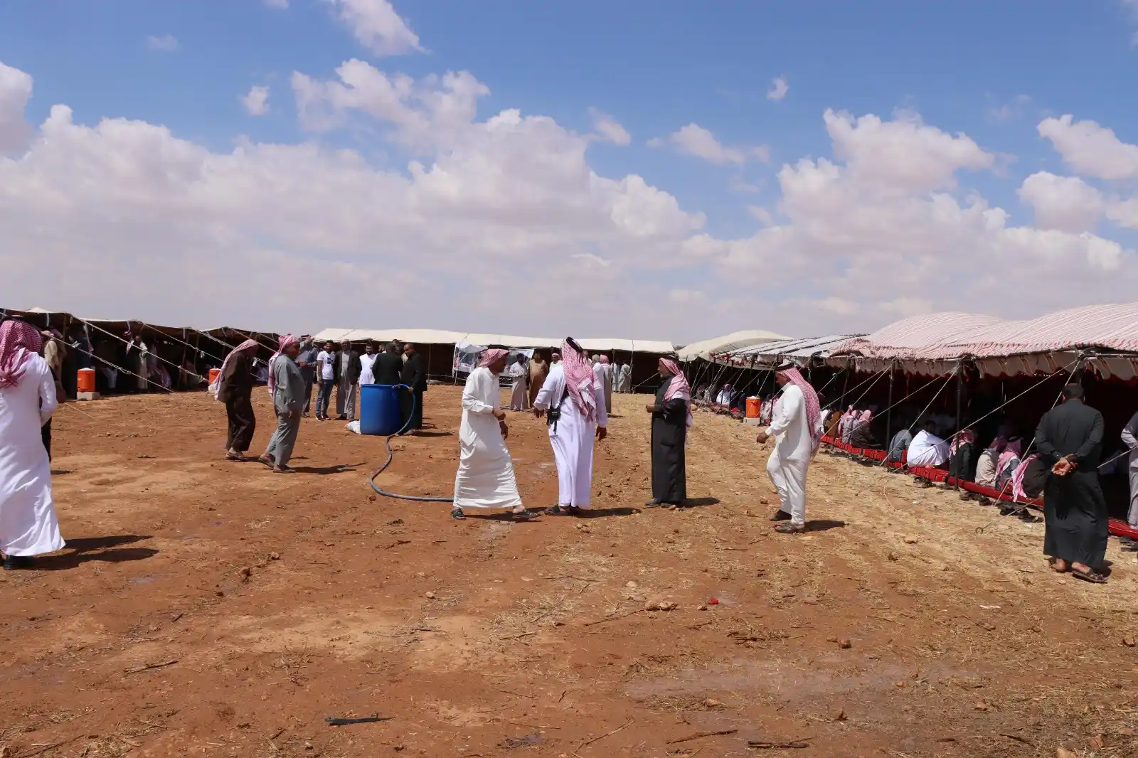 Image from عقيربات نيوز: في إطار استقبال المغتربين السوريين العائدين إلى أرض الوطن، أقام آل الر...